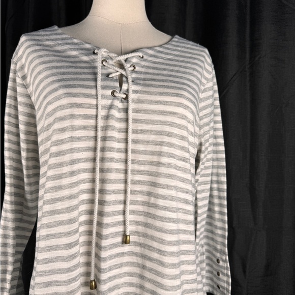 (L/XL) Simply Noelle Gray and White Horizontal Striped Tunic - Picture 10 of 13